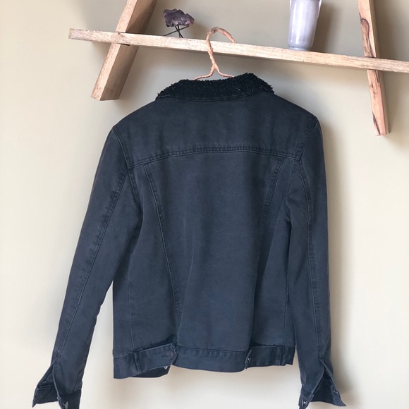 Brandy Melville Black Denim Sherpa Trucker Jacket - Picture 6 of 6